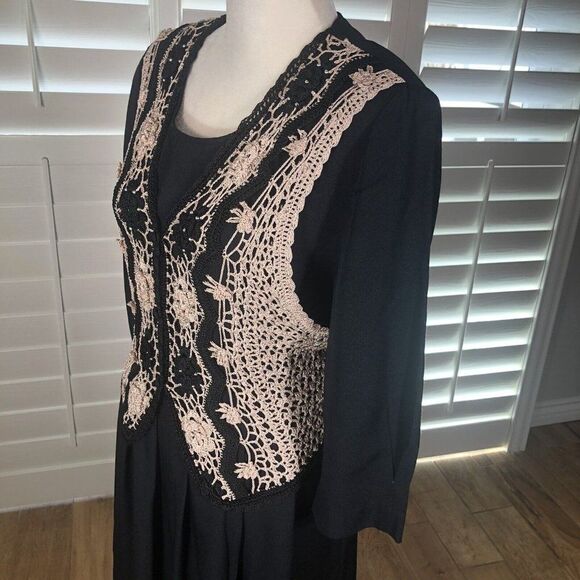 Vtg 80s Impulsive Black Midi Dress 8P Tan Crochet Vest Pleated Shoulder Pads - Picture 2 of 12